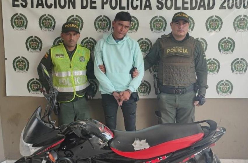  Capturan a dos personas y recuperan una moto en Soledad