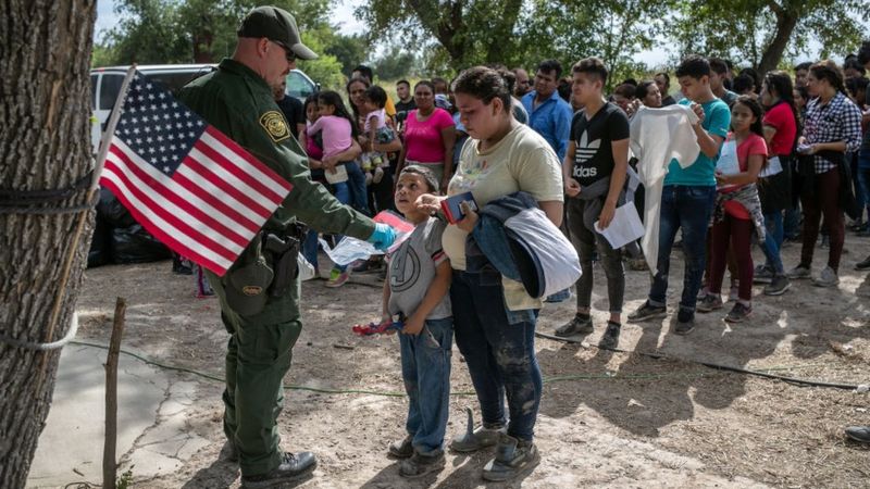  Qué se sabe de los centros de procesamiento de migrantes que EE.UU. abrirá en Colombia y Guatemala