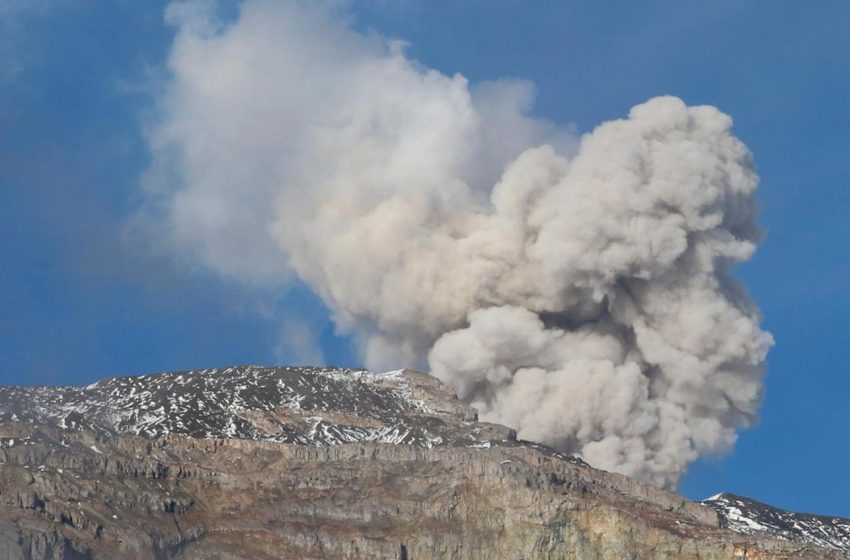  El volcán Nevado del Ruiz sigue en alerta naranja y con actividad inestable