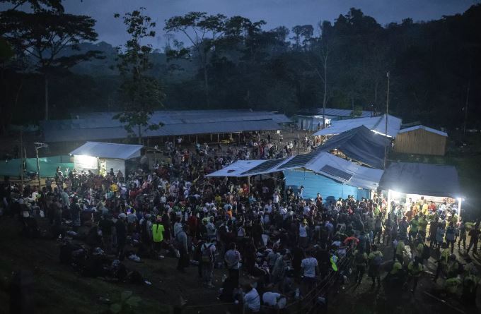  Migrantes siguen cruzando la selva del Darién pese a cambios migratorios en EEUU