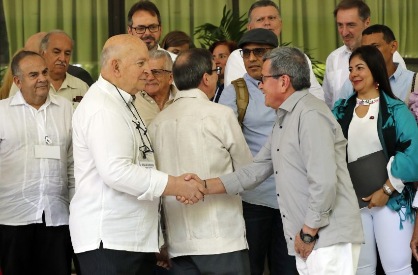  Diálogos con ELN: prorrogan tercer ciclo de la mesa de diálogos en La Habana