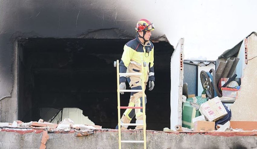  Explosión en un edificio en España deja un muerto y 14 heridos