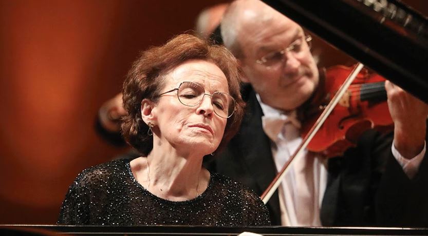  Blanca Uribe sigue unida al piano; aún no llega la hora del último aplauso