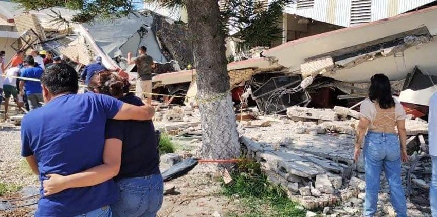  Tres muertos tras colapsar techo de iglesia cuando celebraban un bautizo en México