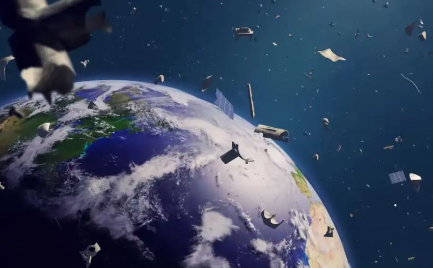  EE. UU. multa por primera vez a una empresa por su basura espacial
